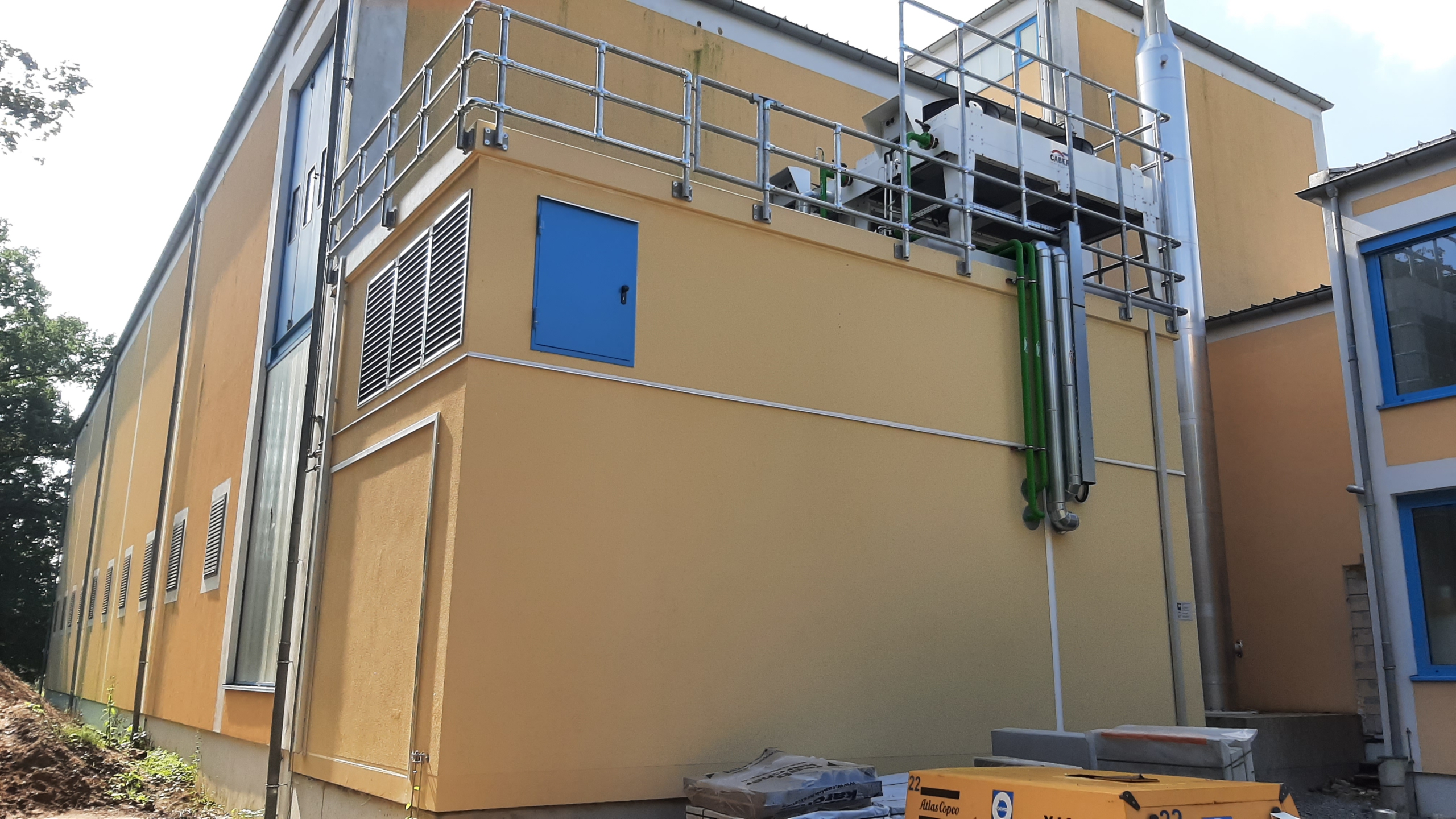 SW_Schweinfurt_NEA_2 von aussen Netzersatzanlage (850 kW)